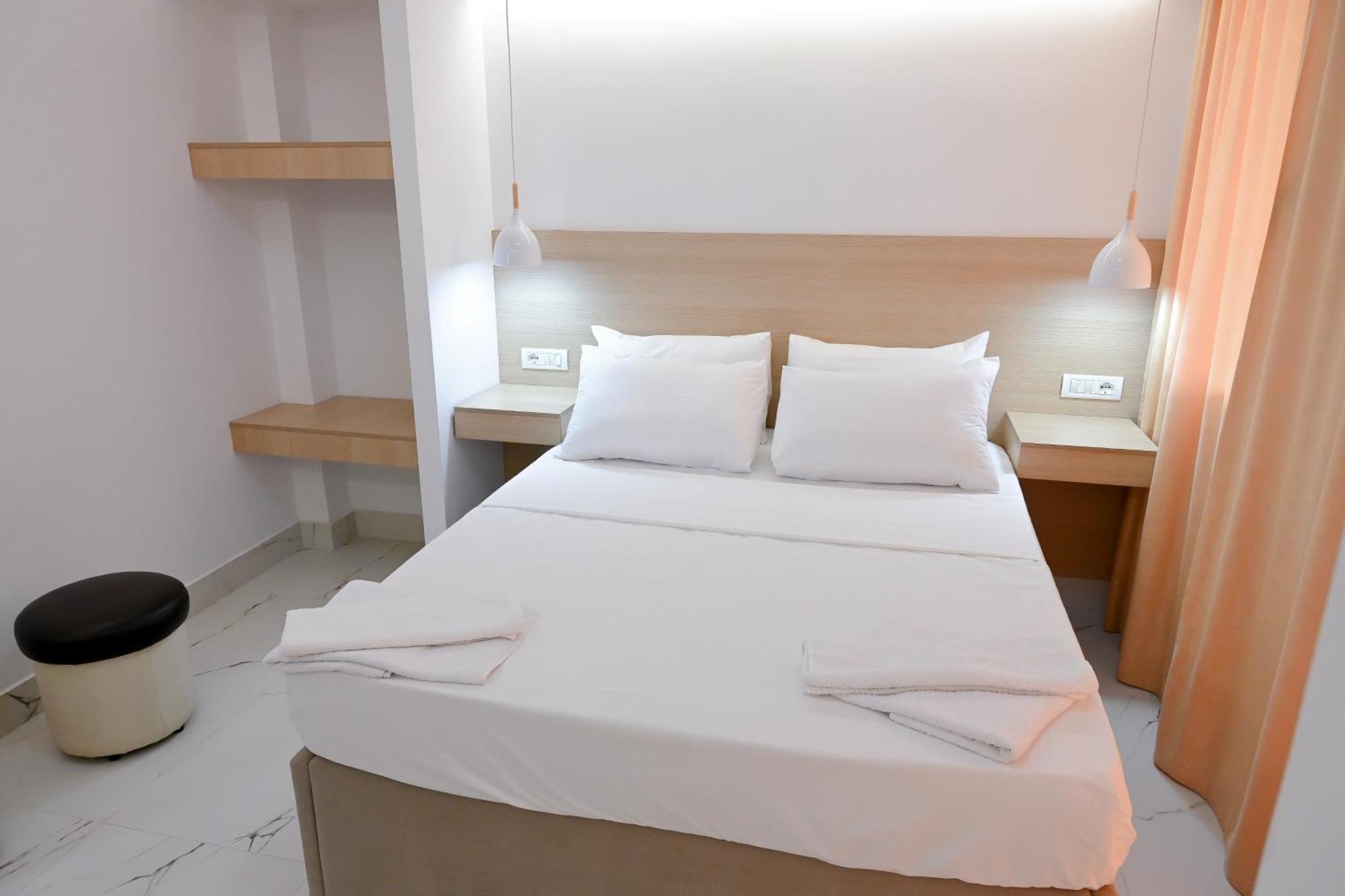 Hotel Kriti Max , Shengjin Shëngjin Exteriör bild