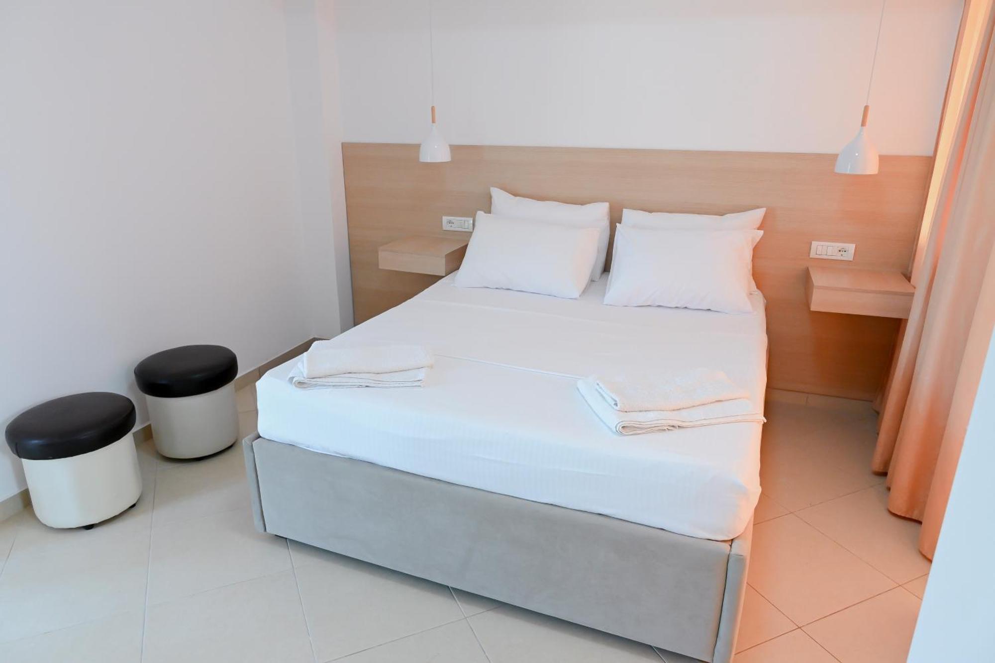 Hotel Kriti Max , Shengjin Shëngjin Exteriör bild