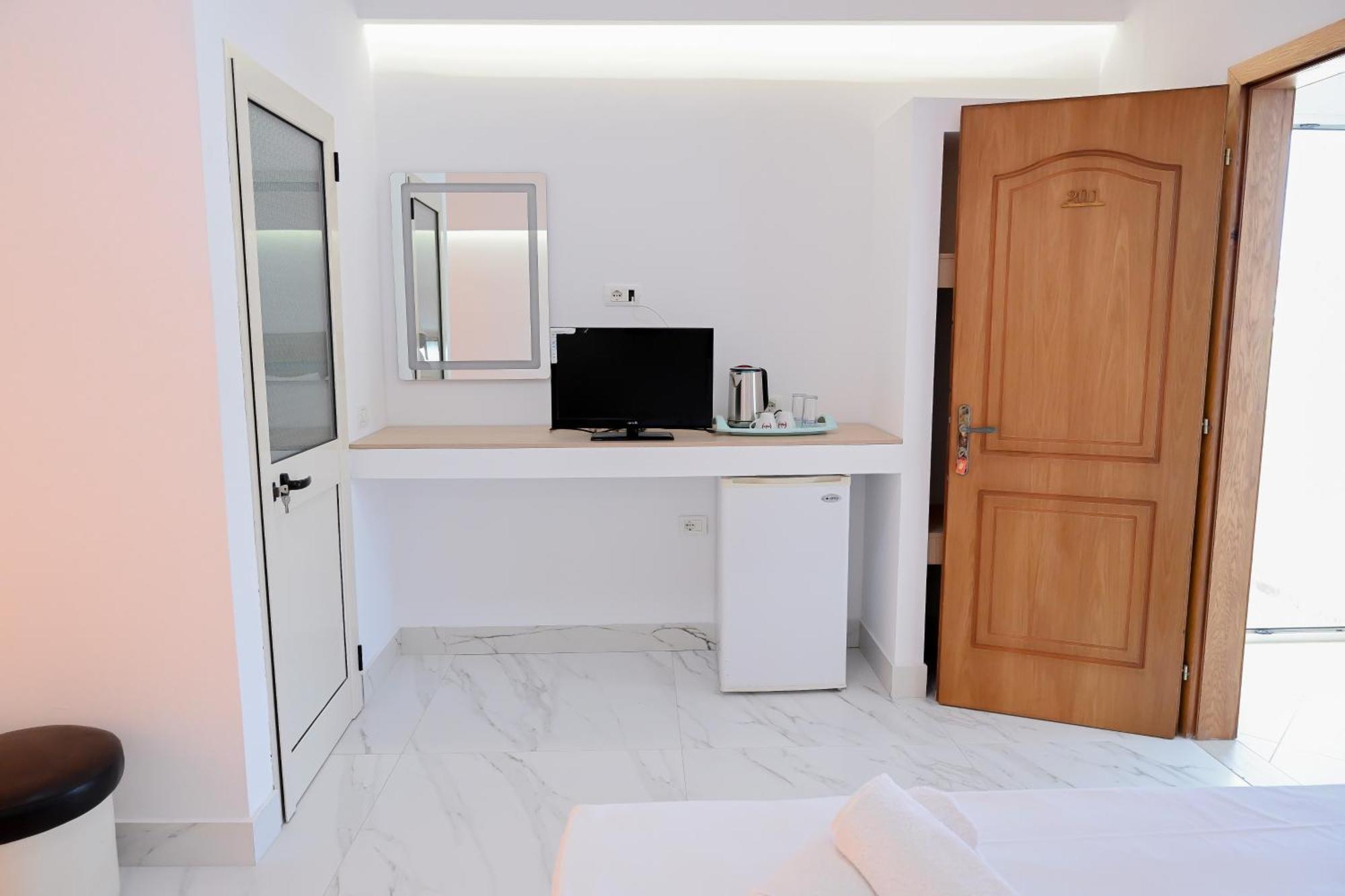 Hotel Kriti Max , Shengjin Shëngjin Exteriör bild