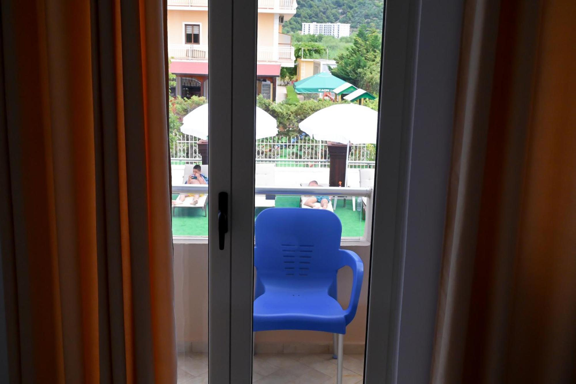 Hotel Kriti Max , Shengjin Shëngjin Exteriör bild