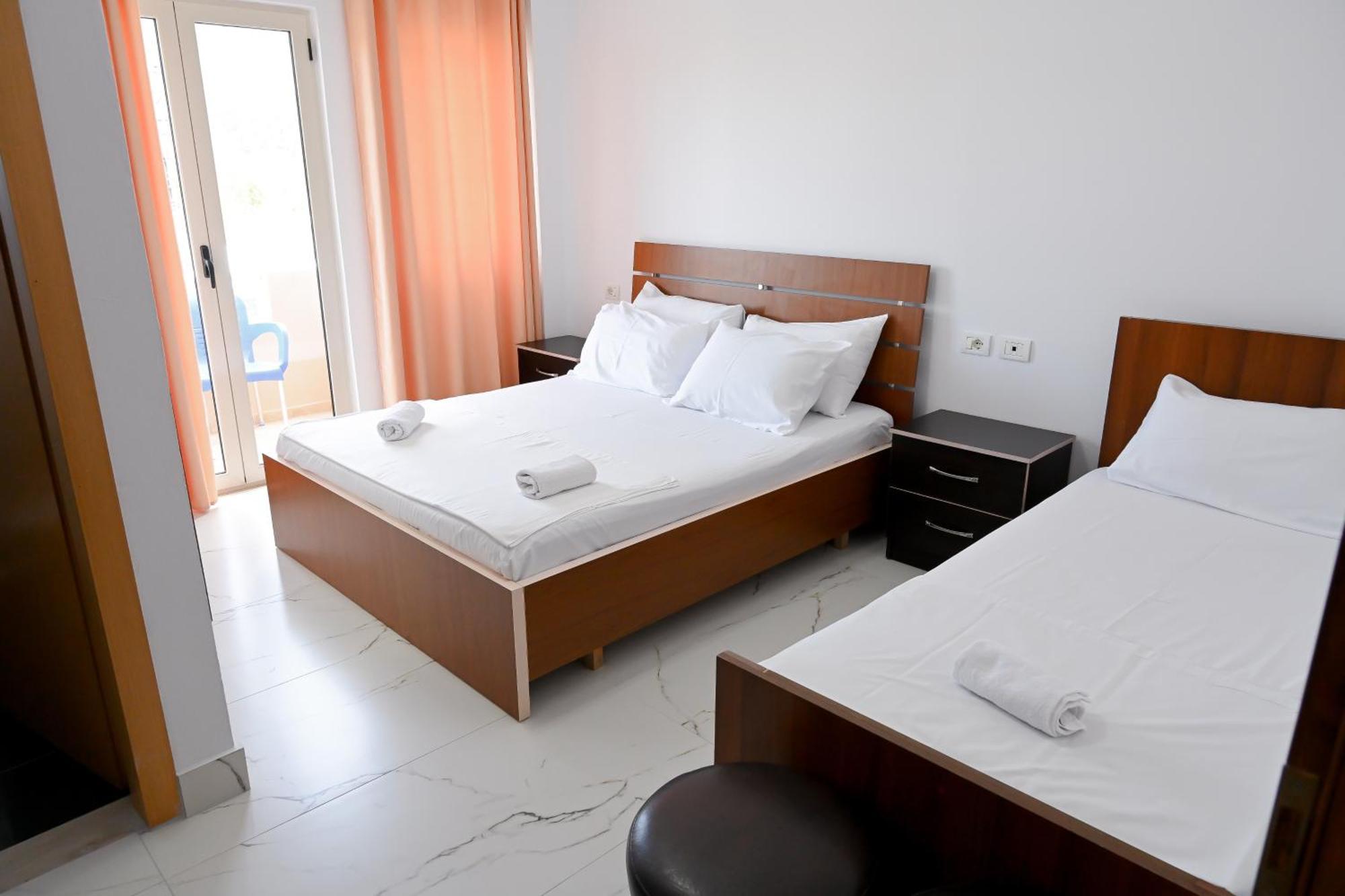 Hotel Kriti Max , Shengjin Shëngjin Exteriör bild