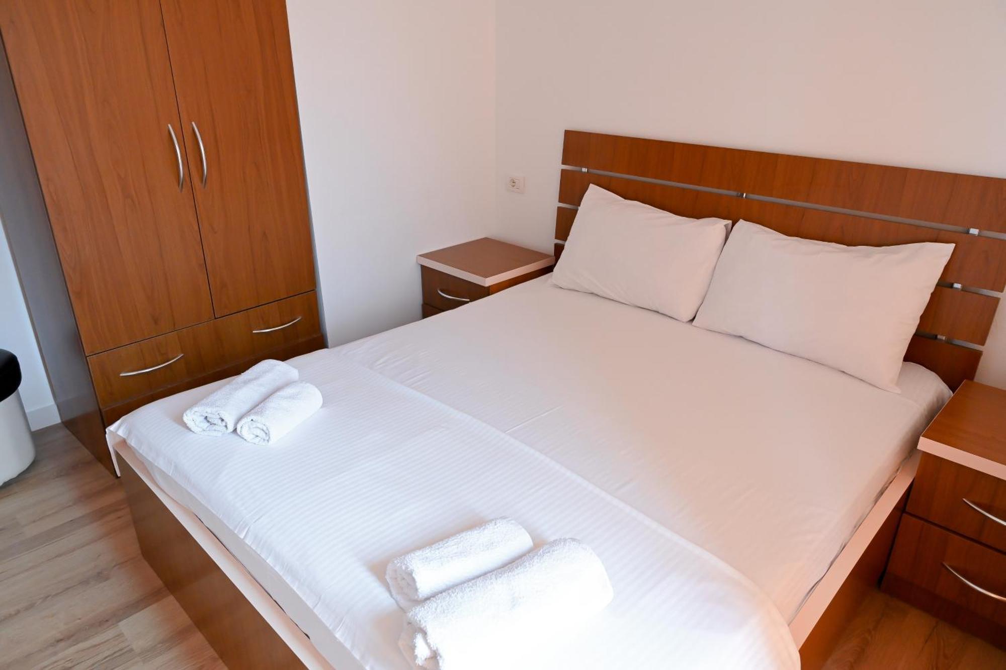 Hotel Kriti Max , Shengjin Shëngjin Exteriör bild