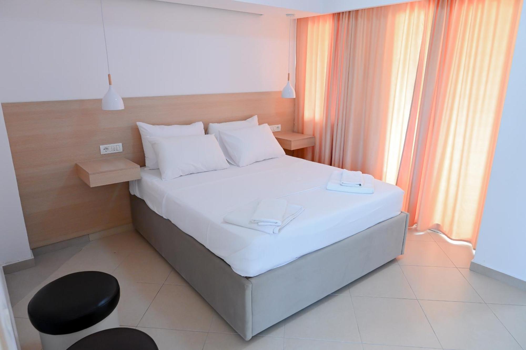Hotel Kriti Max , Shengjin Shëngjin Exteriör bild