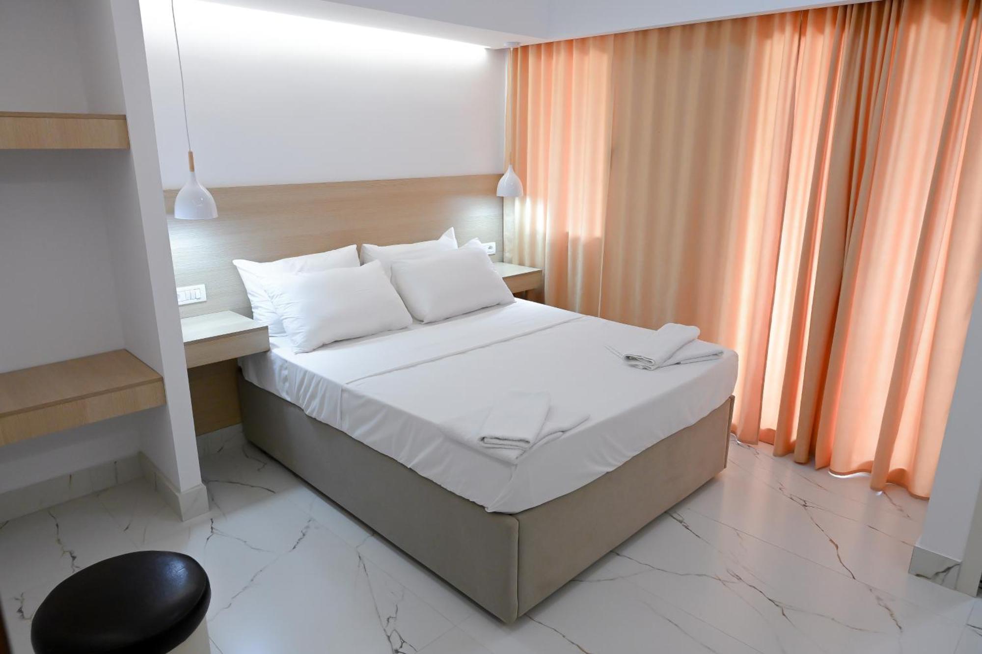 Hotel Kriti Max , Shengjin Shëngjin Exteriör bild